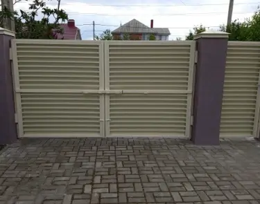 Распашные ворота с автоматикой в Симферополе под ключ