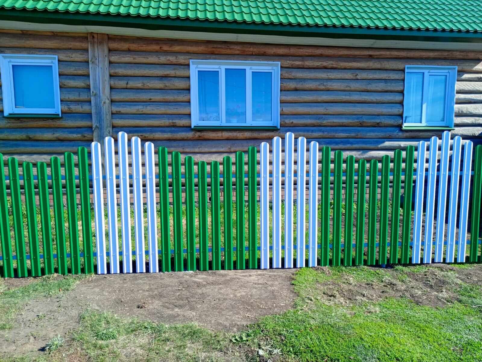 Забор из штакетника 18м в двух цветах RAL9003 Белый + RAL6029 Зеленая Мята в Симферополе