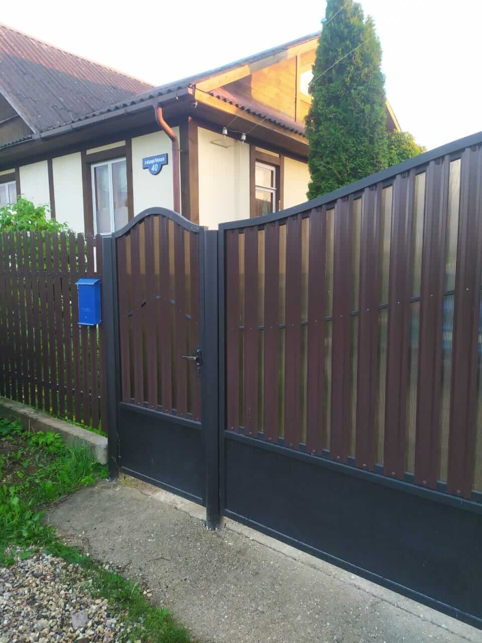 Забор из штакетника ЭКО-М 16м RAL8017 полиэфирная эмаль фото 1 в Симферополе