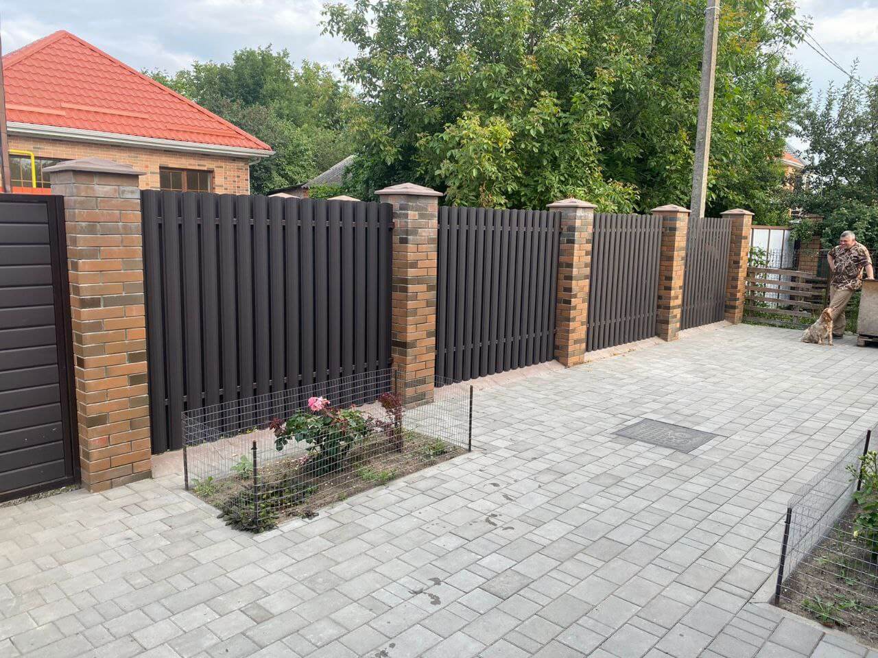 Забор из штакетника полукруглого 22м RAL8019 Темный Шоколад МАТТЕ фото 3 в Симферополе