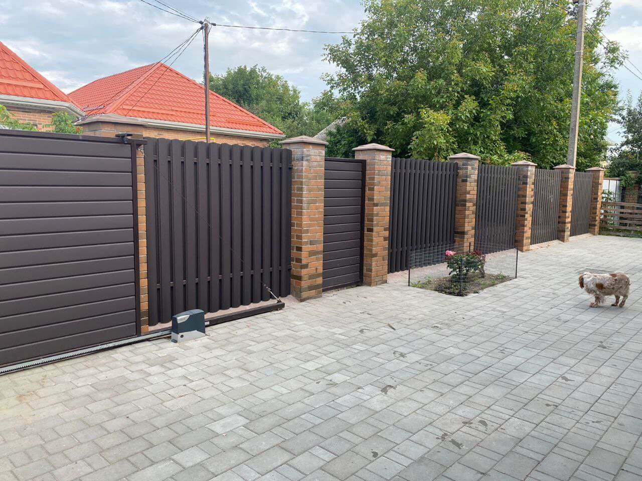 Забор из штакетника полукруглого 22м RAL8019 Темный Шоколад МАТТЕ фото 2 в Симферополе