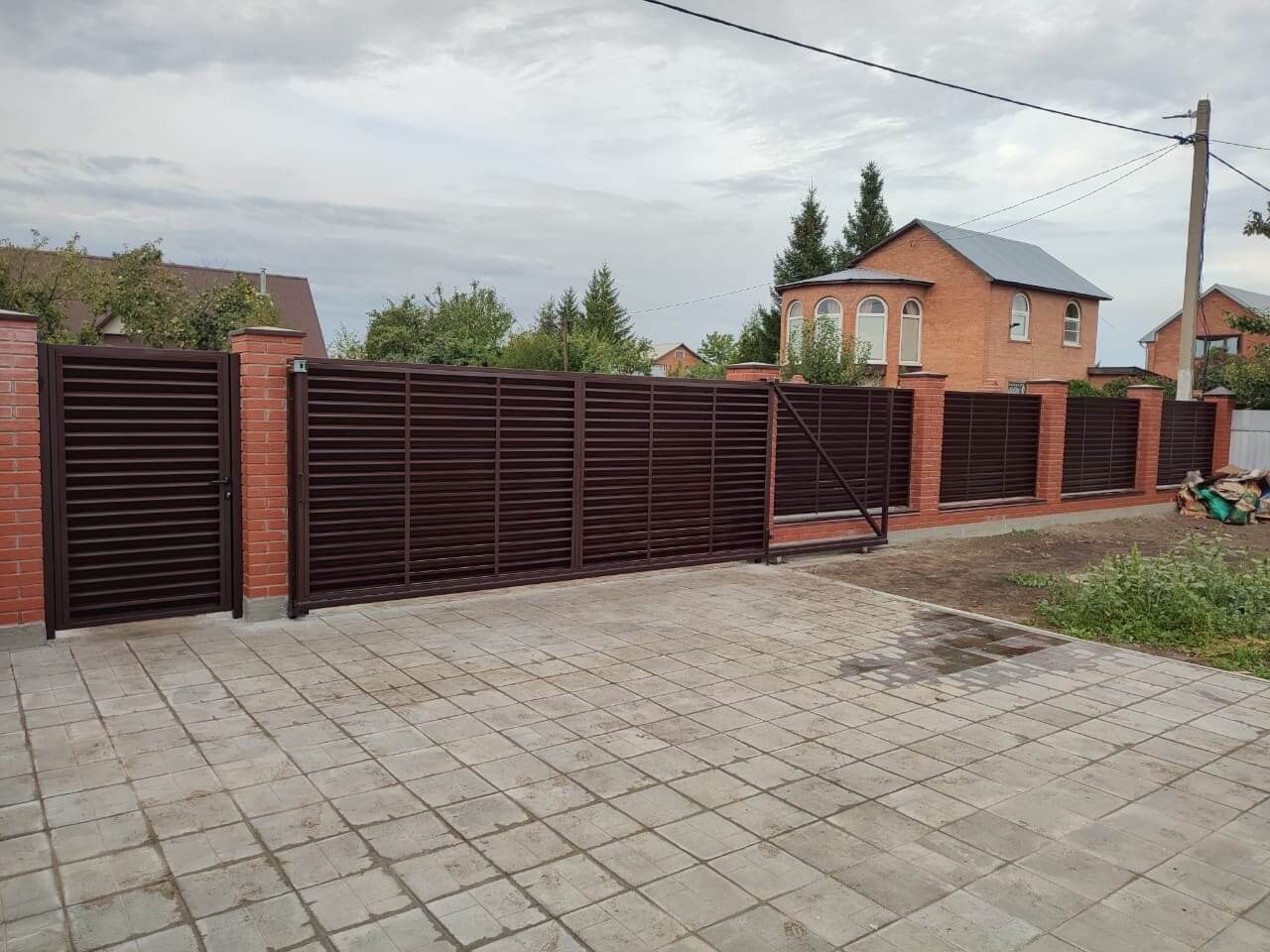 Забор из ламелей Еврожалюзи 28м RAL8017/8017 Шоколад двусторонний фото 3 в Симферополе