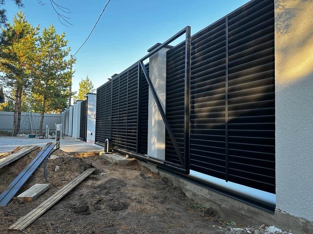 Забор-жалюзи 18м RAL9005/9005 Черный двухсторонний МАТТЕ фото 1 в Симферополе