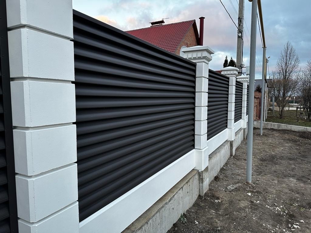 Забор из ламелей Еврожалюзи 35м RAL8019/8019 Темный Шоколад двусторонний MATTE в Симферополе
