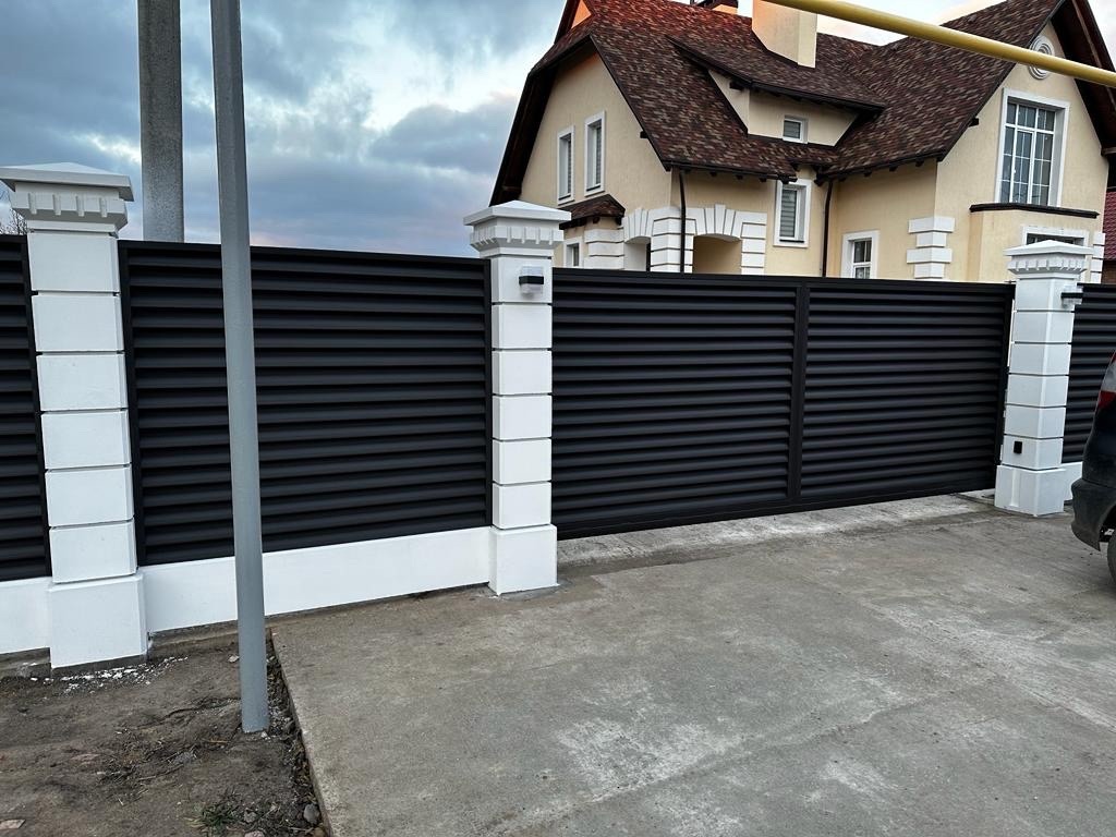 Забор из ламелей Еврожалюзи 35м RAL8019/8019 Темный Шоколад двусторонний MATTE фото 1 в Симферополе
