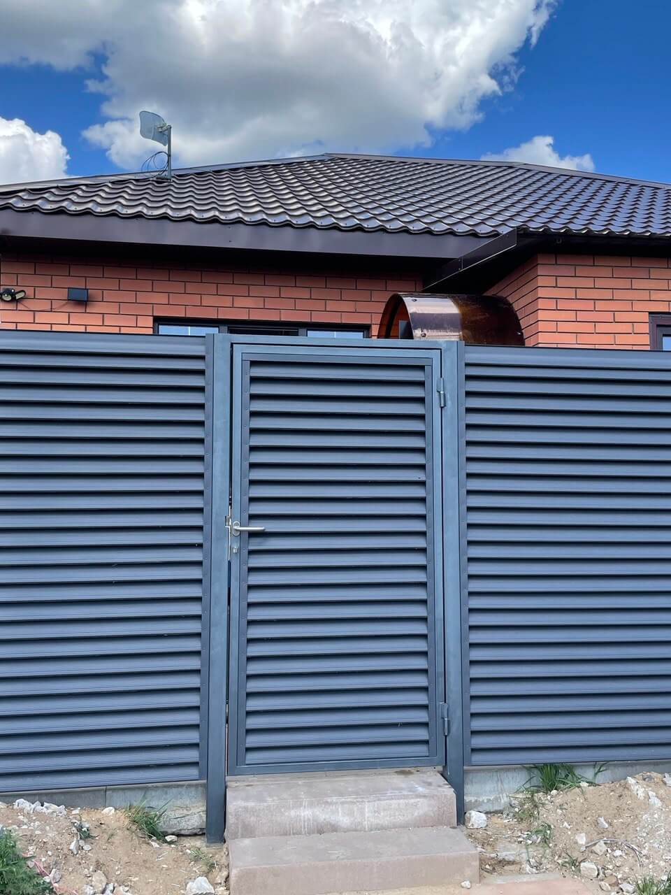 Забор из ламелей еврожалюзи 24м RAL7024 Серый Графит МАТТЕ фото 2 в Симферополе