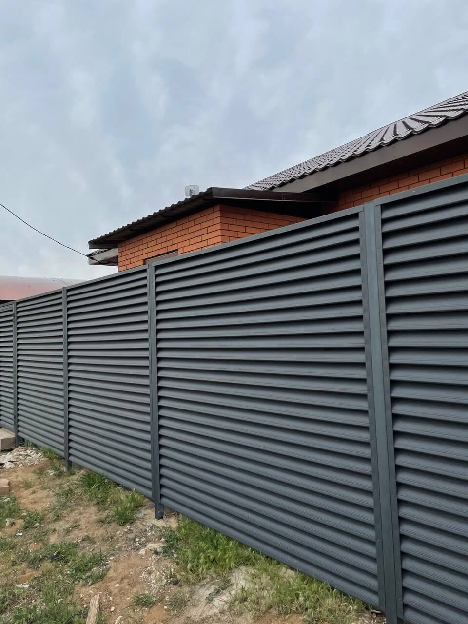 Забор из ламелей еврожалюзи 24м RAL7024 Серый Графит МАТТЕ в Симферополе
