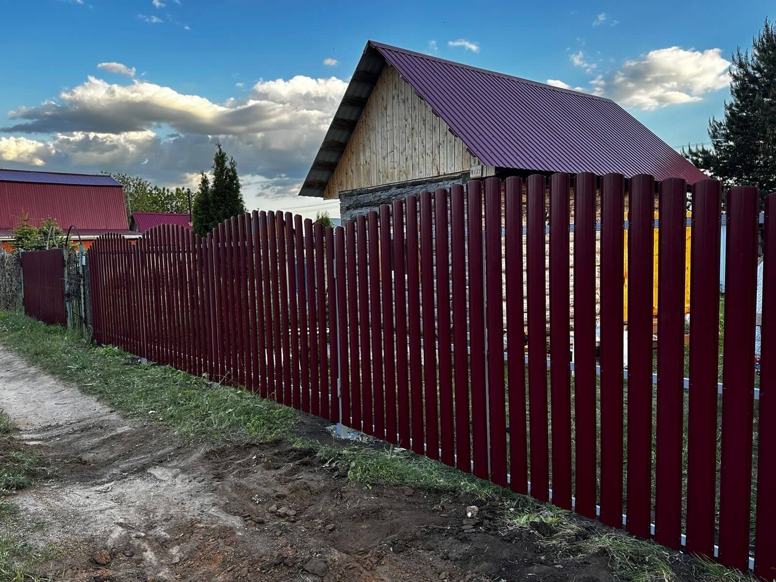 Забор из евроштакетника 28м RAL3005 Красное Вино фото 4 в Симферополе