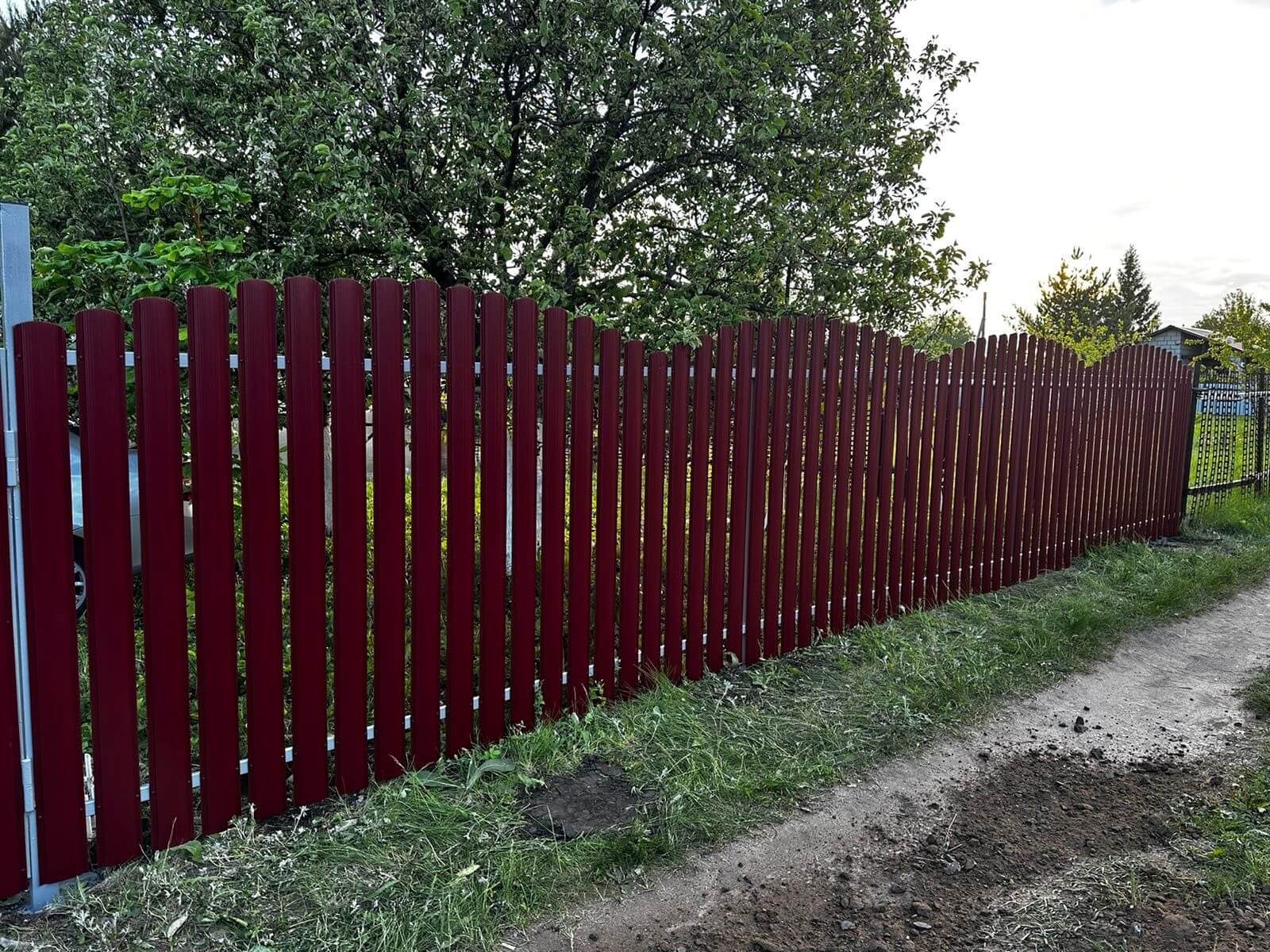 Забор из евроштакетника 28м RAL3005 Красное Вино фото 3 в Симферополе