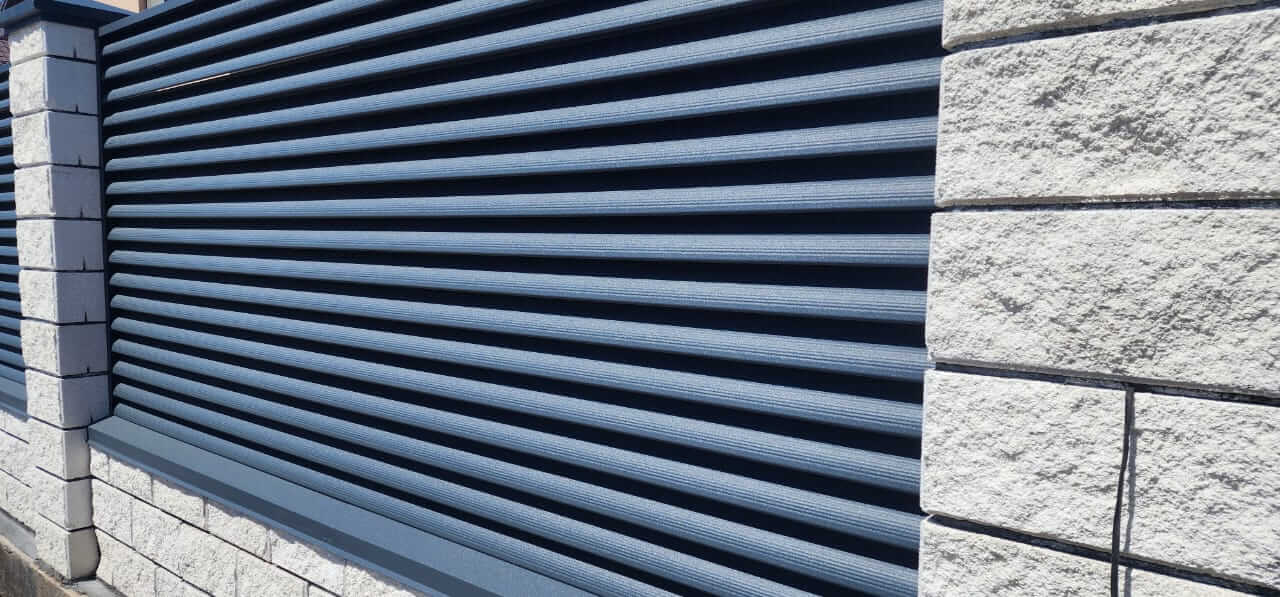 Забор из ламелей Еврожалюзи 32м RAL7024/7024 Серый Графит двусторонний МАТТЕ фото 1 в Симферополе
