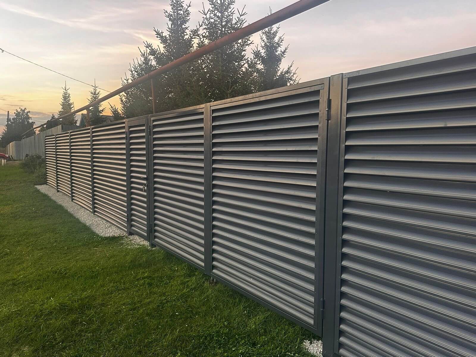 Забор из ламелей Еврожалюзи 26м RAL7024/7024 Серый Графит двусторонний в Симферополе