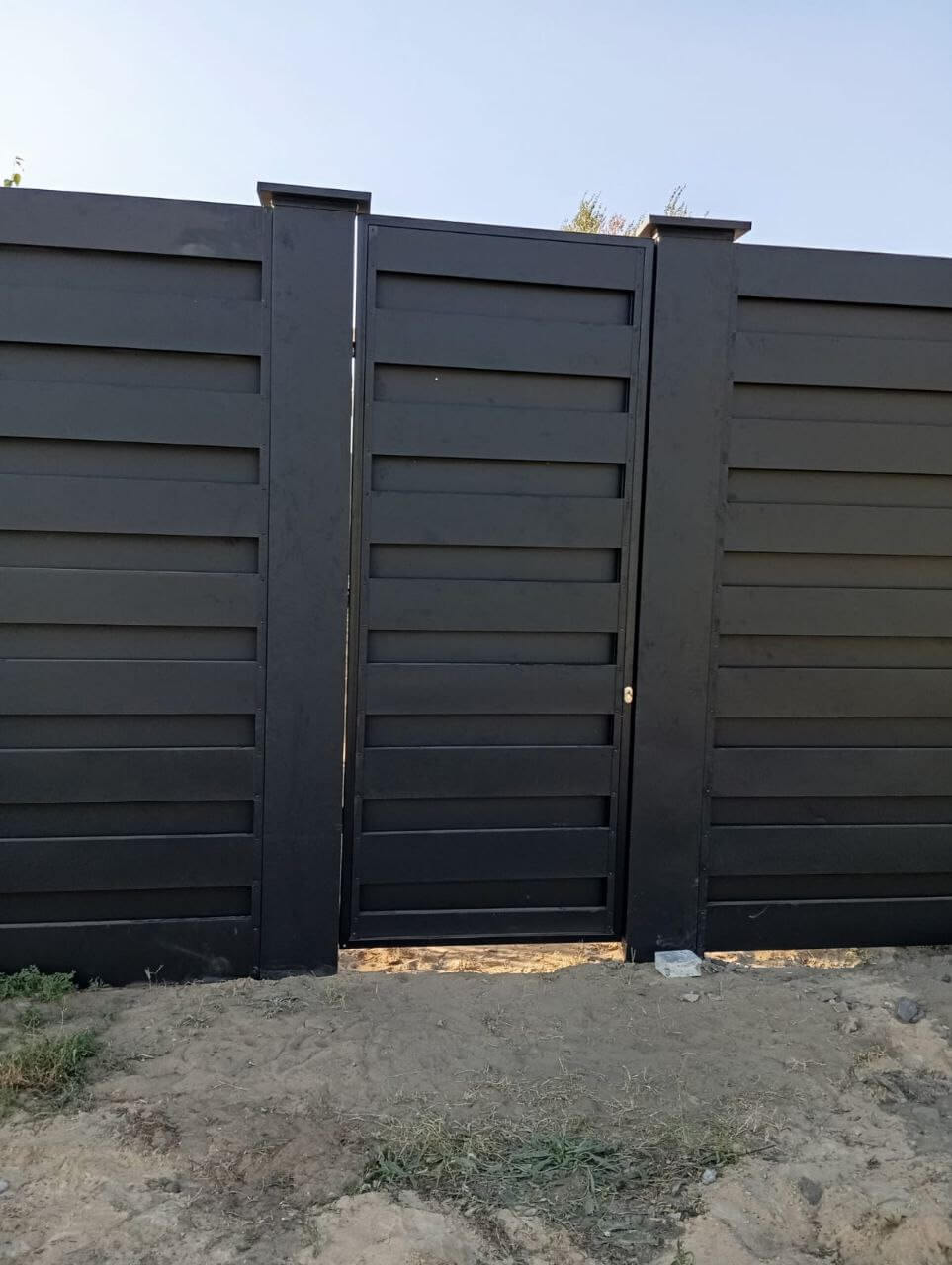 Забор-ранчо из металлопланкена 37м RAL9005 Черный МАТТЕ фото 3 в Симферополе