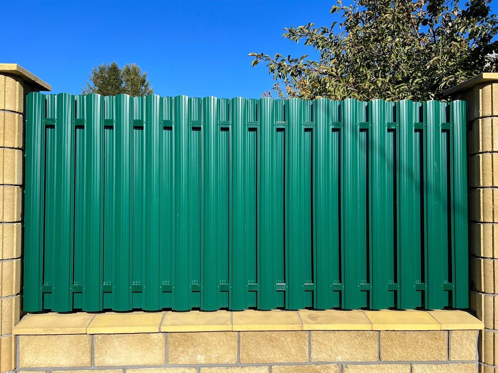 Забор из евроштакетника 22м RAL6005/6005 Зеленый Мох двусторонний в Симферополе