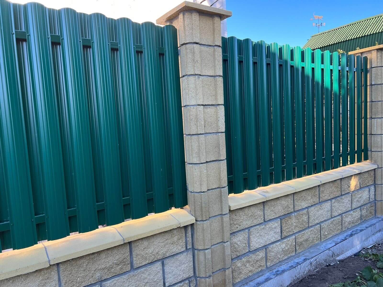 Забор из евроштакетника 22м RAL6005/6005 Зеленый Мох двусторонний фото 1 в Симферополе