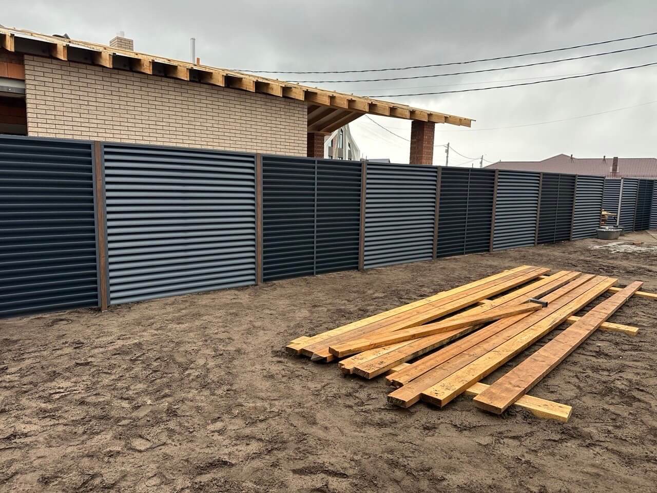 Забор из ламелей еврожалюзи 160м RAL7024/7024 Серый Графит двусторонний МАТТЕ фото 6 в Симферополе