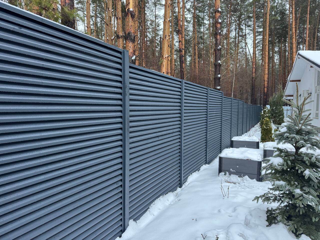 Забор-жалюзи из ламелей ЭКО-Z-US 54м RAL7024/7024 Серый Графит двусторонний МАТТЕ в Симферополе