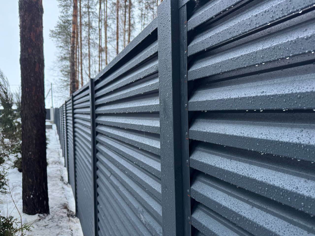 Забор-жалюзи из ламелей ЭКО-Z-US 54м RAL7024/7024 Серый Графит двусторонний МАТТЕ фото 1 в Симферополе