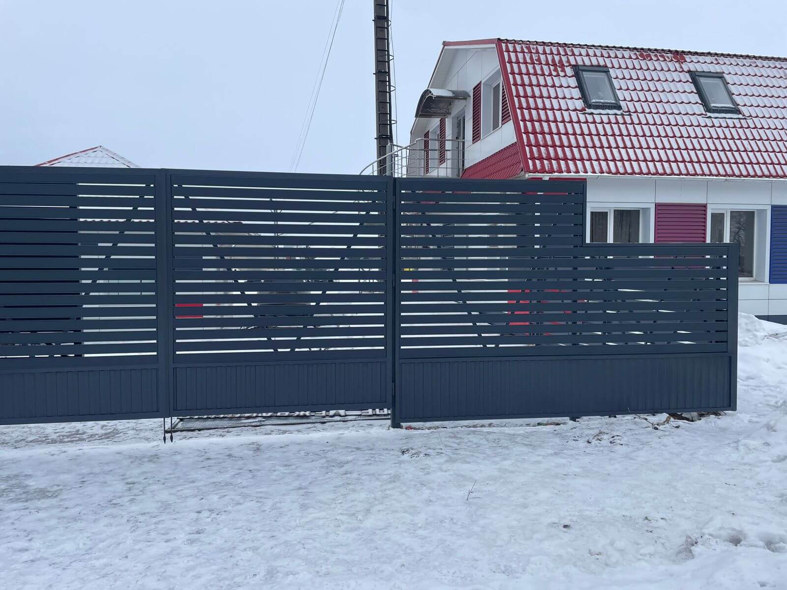 Забор-ранчо из металлического планкена 11м RAL7024 Серый Графит фото 1 в Симферополе