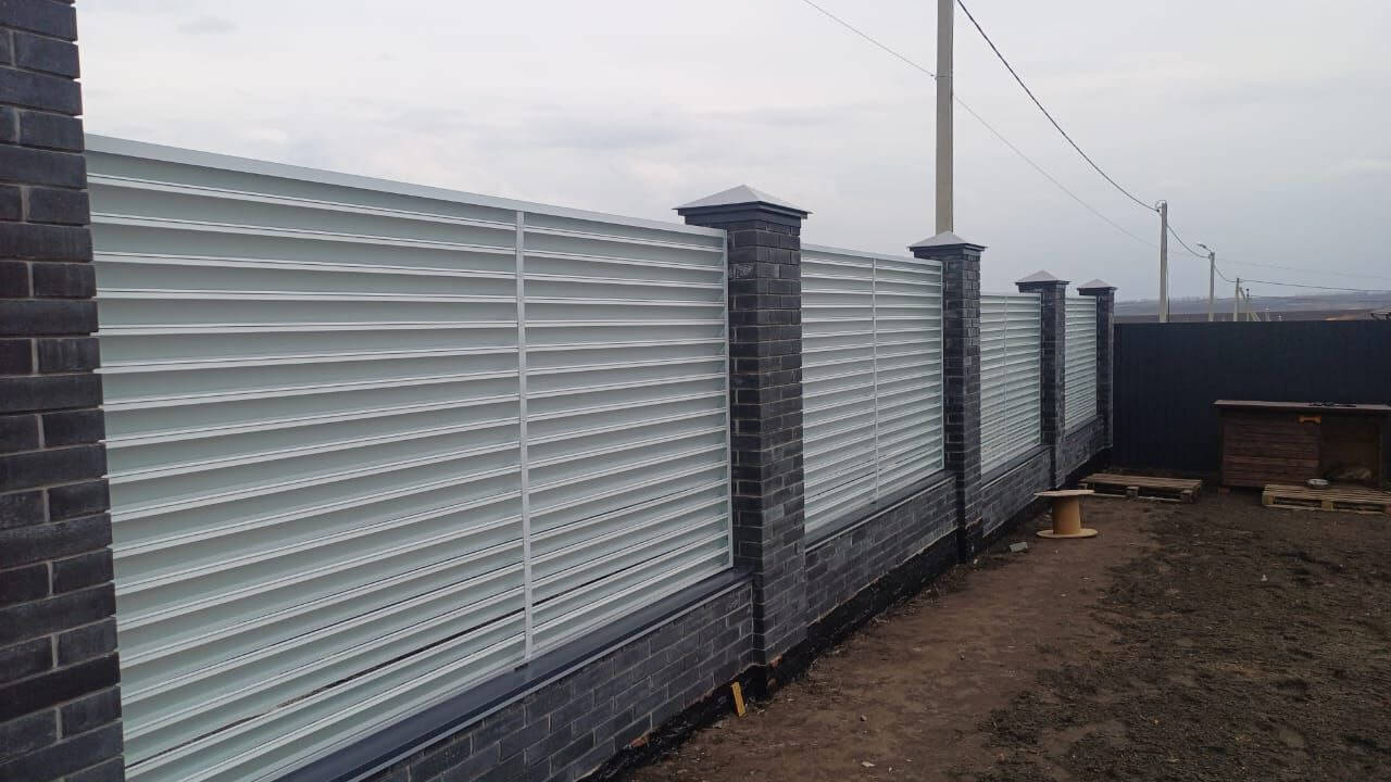 Забор-жалюзи из ламелей ЭКО-Z 94м RAL9003/9003 Белый двусторонний фото 1 в Симферополе