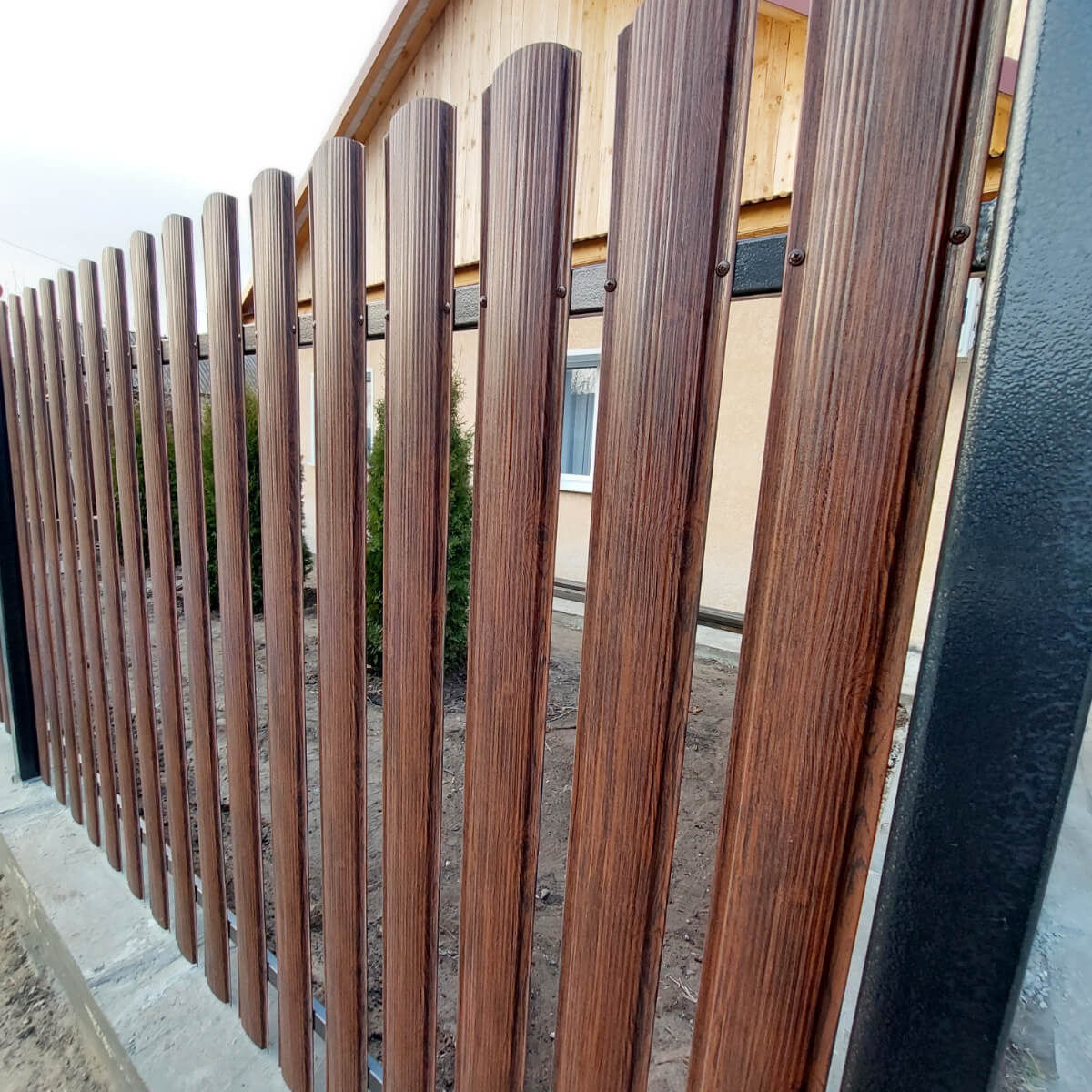 Забор из евроштакетника 13м Античный Дуб SteelArt двусторонний в Симферополе