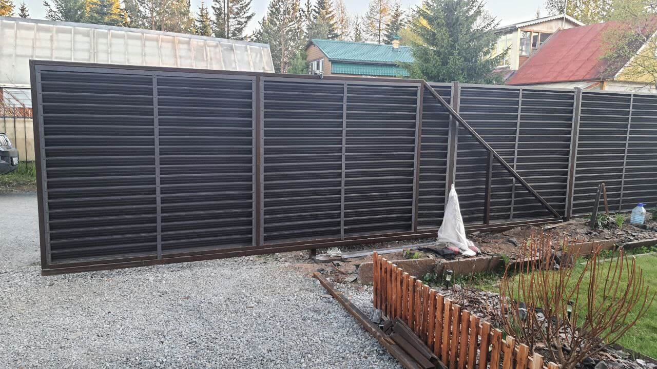 Забор-жалюзи из ламелей ЭКО-Z-US 12м RAL8019/8019 Темный Шоколад двусторонний МАТТЕ фото 3 в Симферополе