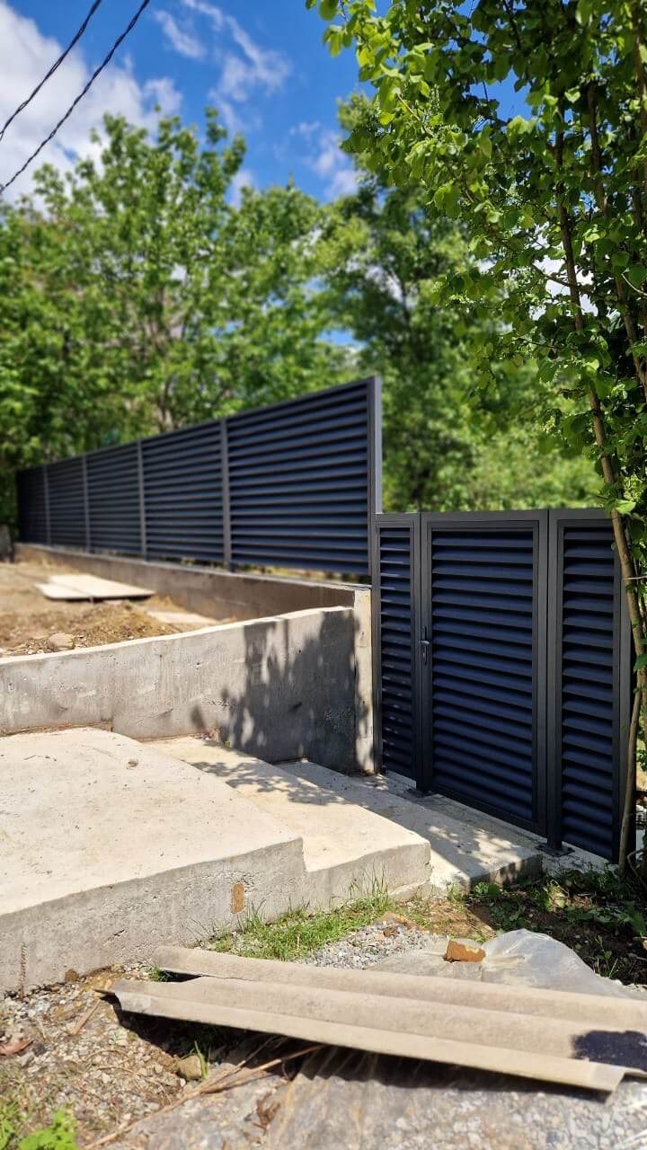 Забор-жалюзи из ламелей еврожалюзи 23м RAL7024/7024 Серый Графит двусторонний МАТТЕ фото 1 в Симферополе