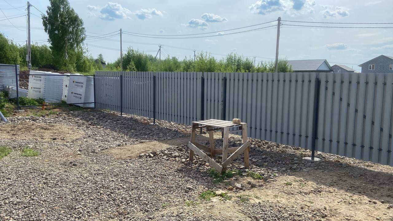 Забор из евроштакетника 16м RAL7024 Серый Графит фото 1 в Симферополе