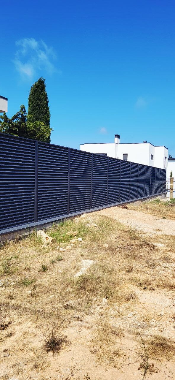 Забор-жалюзи 65м RAL7024/7024 Серый Графит МАТТЕ двусторонний фото 6 в Симферополе