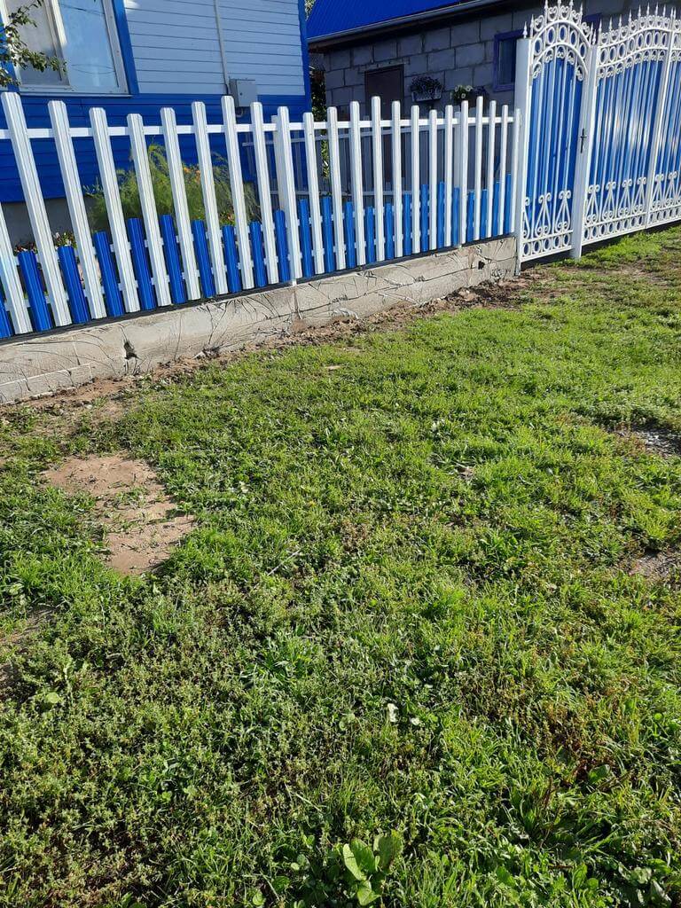 Забор из евроштакетника 14м RAL9003 Белый, RAL5005 Синий Сигнал фото 3 в Симферополе