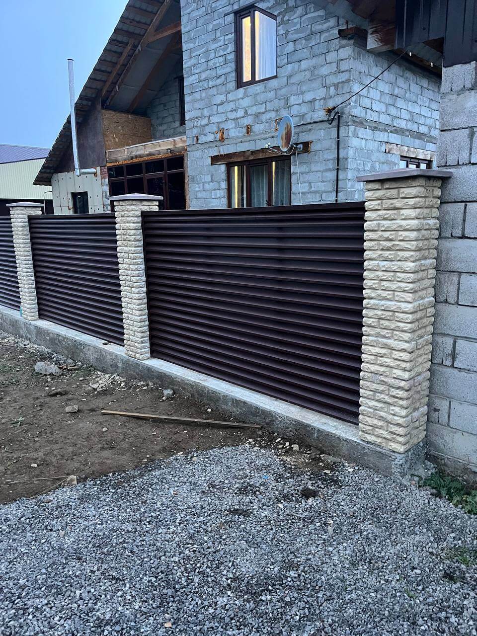 Забор-жалюзи из ламелей ЭКО-Z 18м RAL8017/8017 Шоколад двусторонний фото 2 в Симферополе