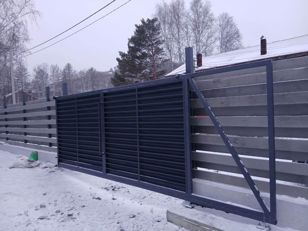 Входная группа из ламелей Хай-Тек RAL7024/7024 Серый Графит двусторонний МАТТЕ фото 4 в Симферополе