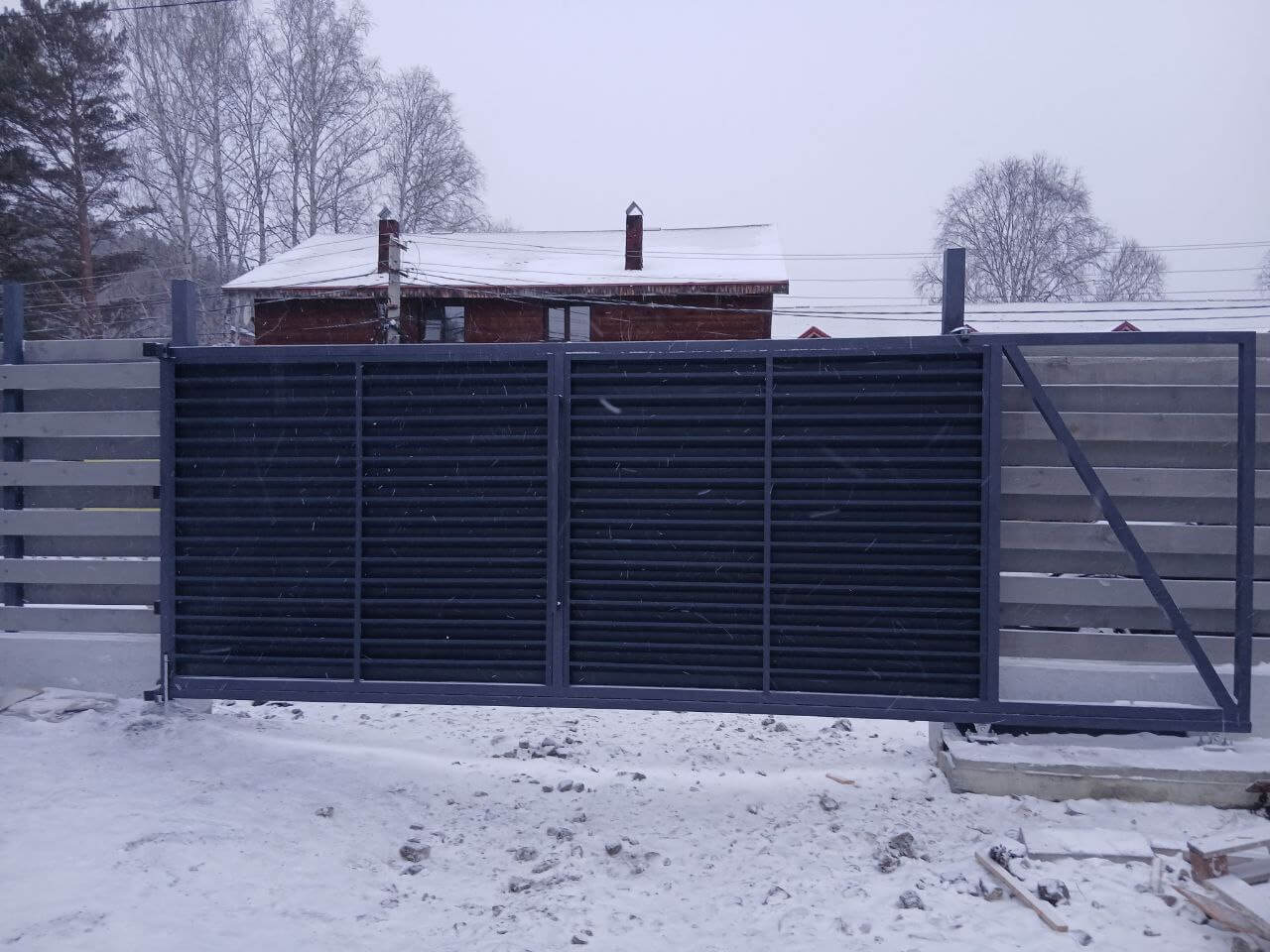 Входная группа из ламелей Хай-Тек RAL7024/7024 Серый Графит двусторонний МАТТЕ фото 17 в Симферополе