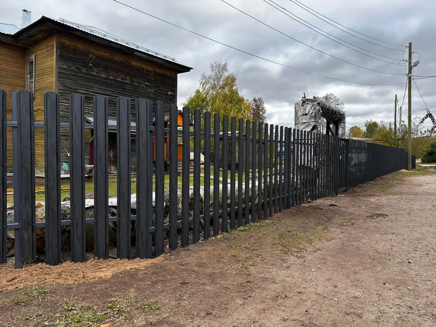 Забор из евроштакетника 63м Черное Дерево 3D Принтек фото 1 в Симферополе