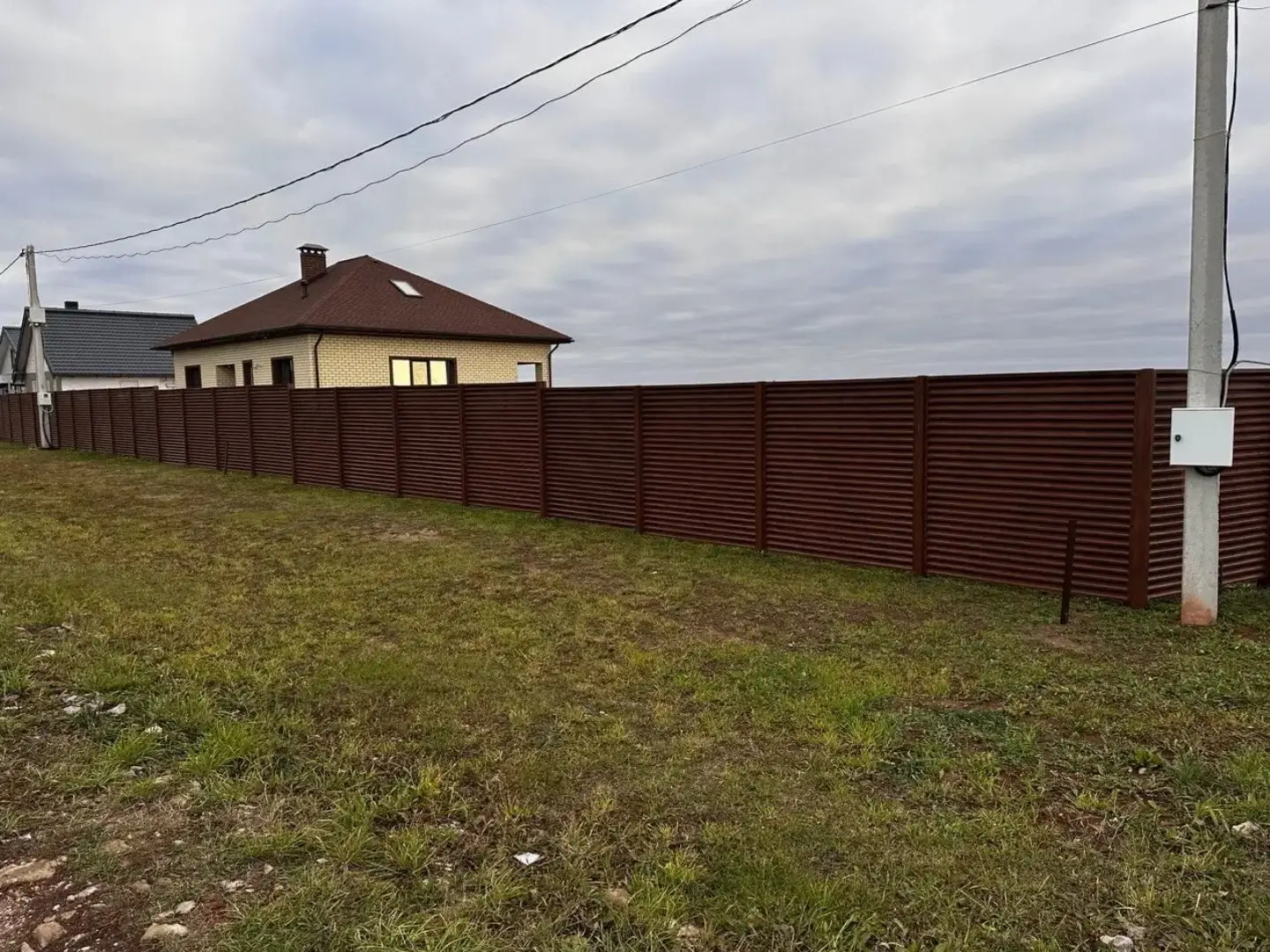 Забор-жалюзи из ламелей ЭКО-Z 58м Темный Дуб 3D Принтек фото 2 в Симферополе