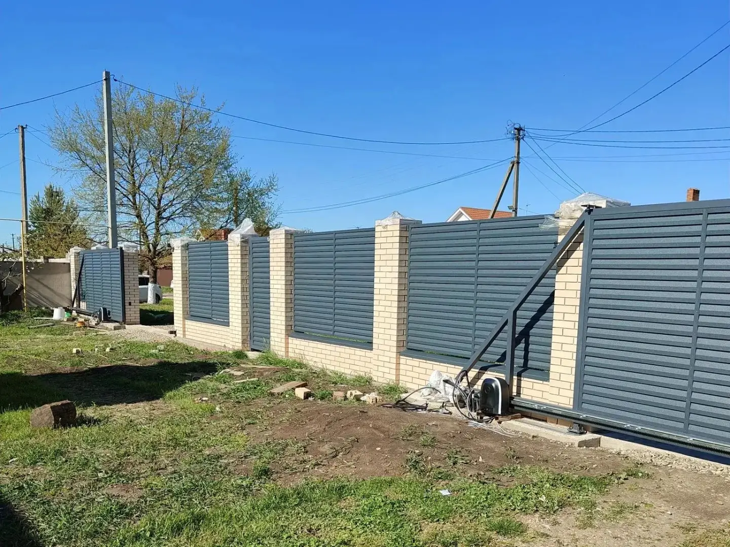 Забор-жалюзи из ламелей Реснички 16м RAL7024 Серый Графит Стальной Бархат фото 1 в Симферополе