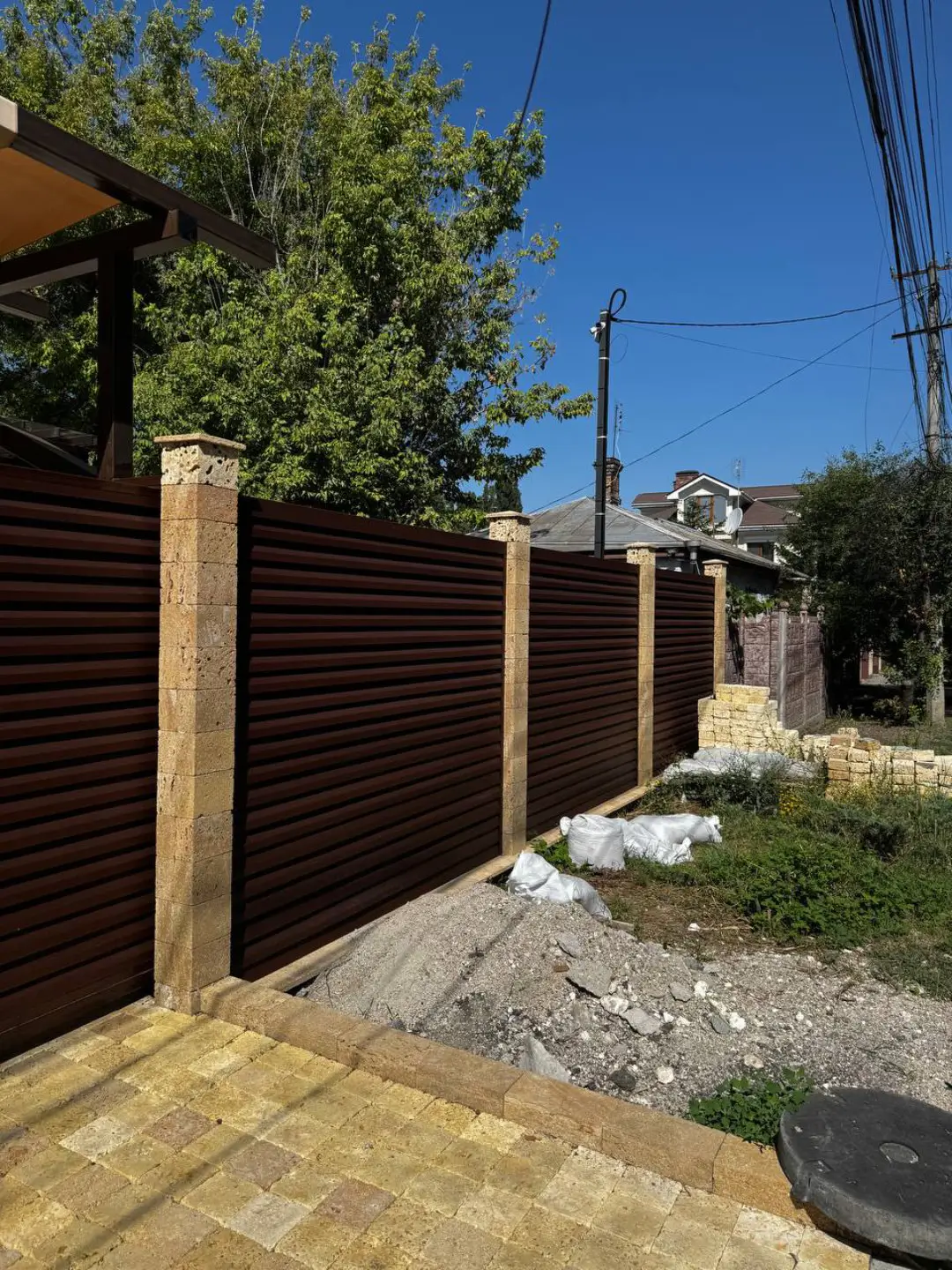 Забор-жалюзи из ламелей Реснички 12м RAL8017 Шоколад МАТТЕ фото 6 в Симферополе