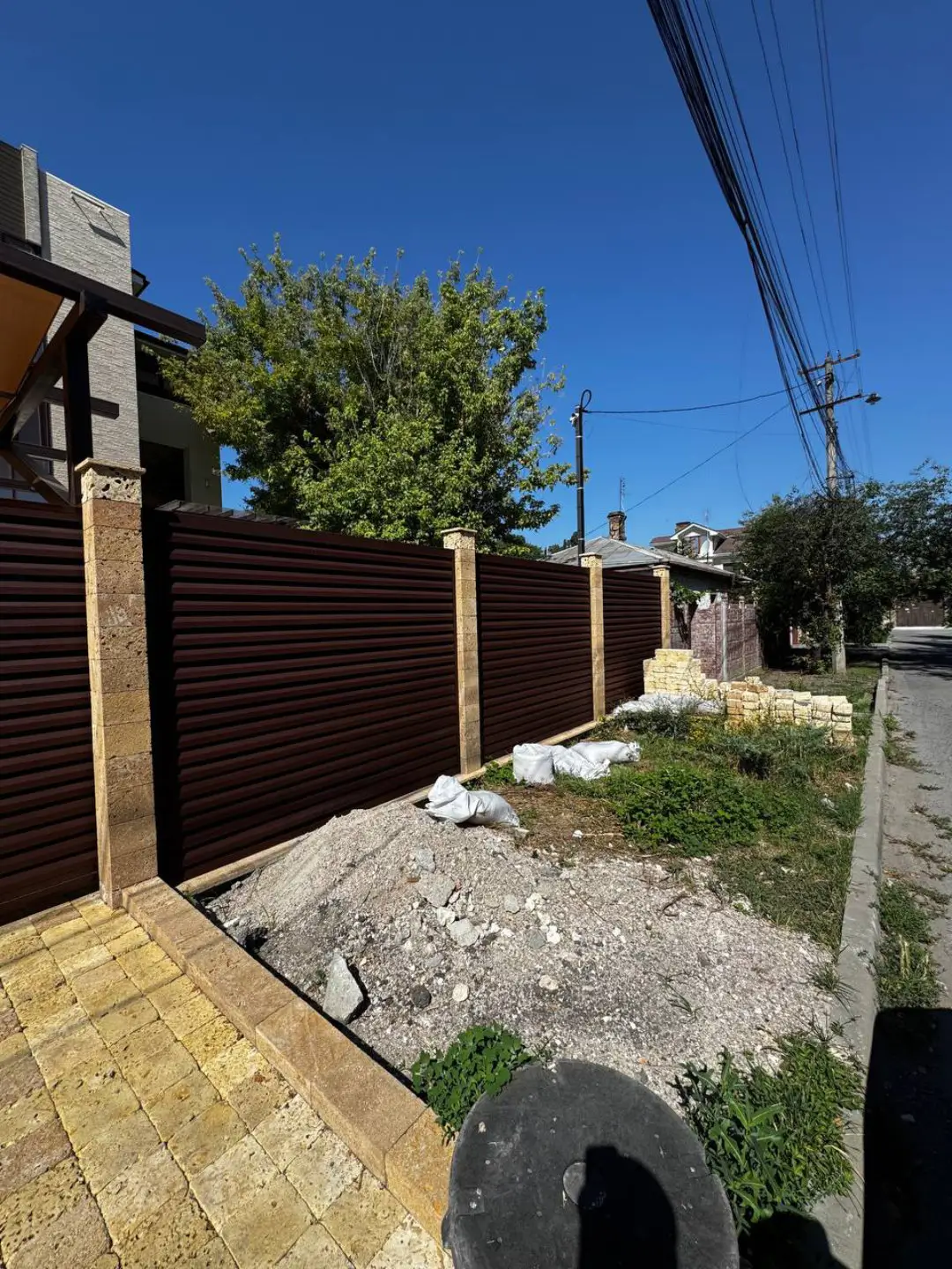 Забор-жалюзи из ламелей Реснички 12м RAL8017 Шоколад МАТТЕ фото 5 в Симферополе